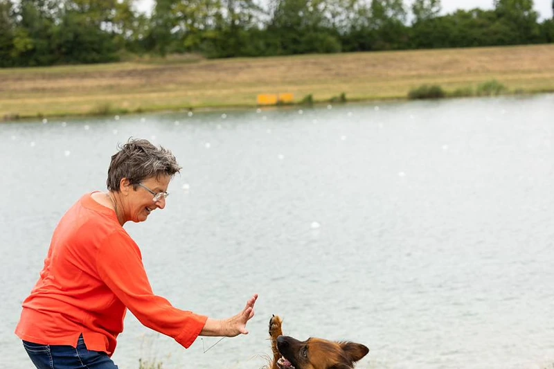 Blog: Anti-Jagd-Training im Englischen Garten: So bleibt Ihr Hund kontrollierbar